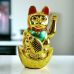 Кошка Манэки нэко машущая лапой на чаше богатства 21х12,7х9 см Статуэтка